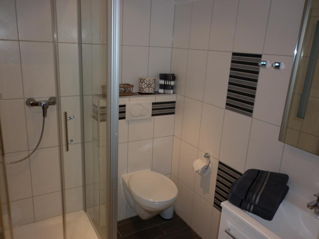 Ferienwohnungen Schoor Monreal Esterno foto